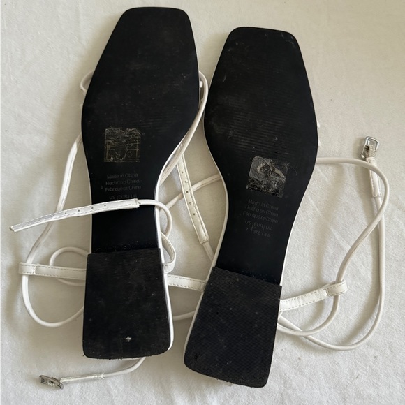 We Wore What White Strappy Sandals Size 7 - Picture 5 of 5
